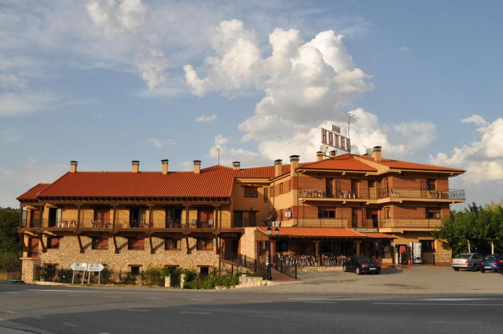 Hotel Langa Cerezo de Abajo Buitenkant foto